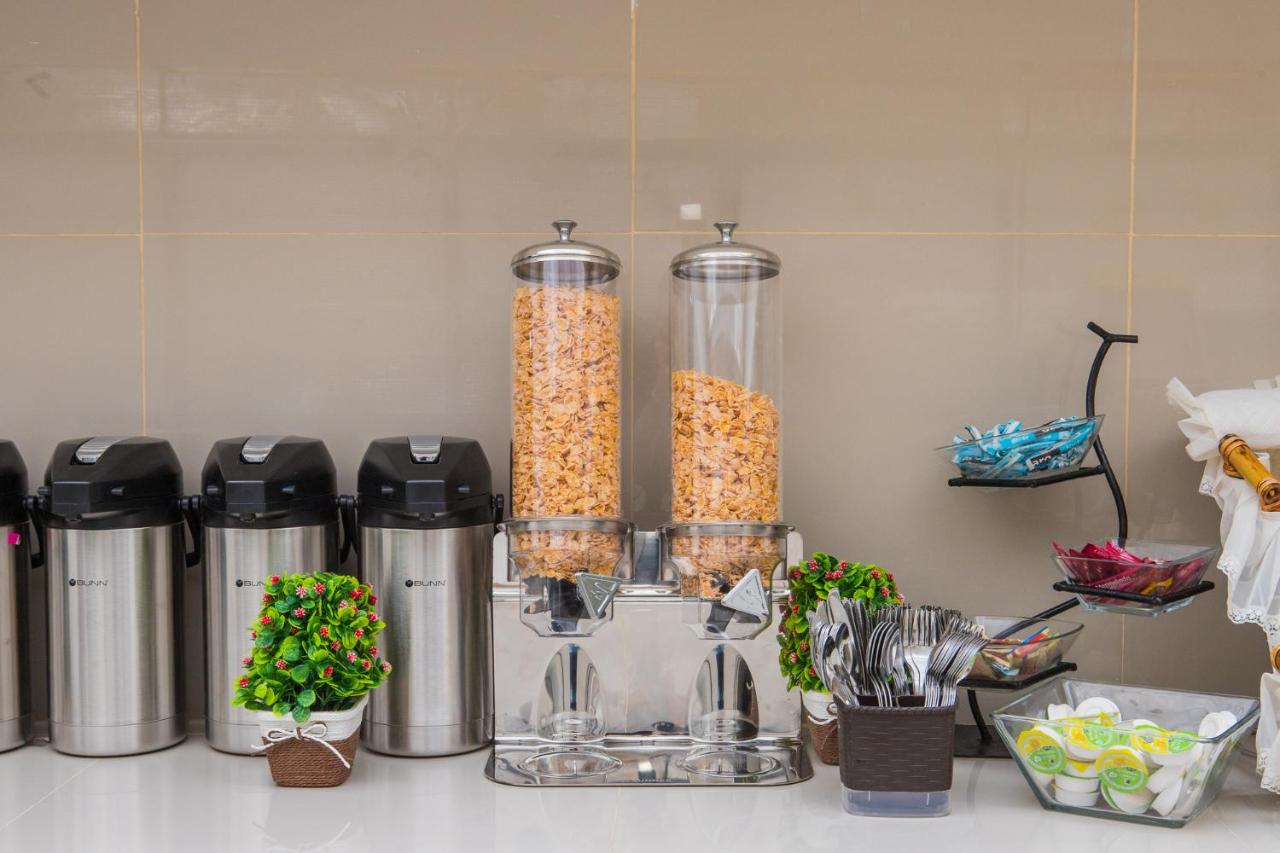 Avexi-Suites-Desayuno-2-Cartagena