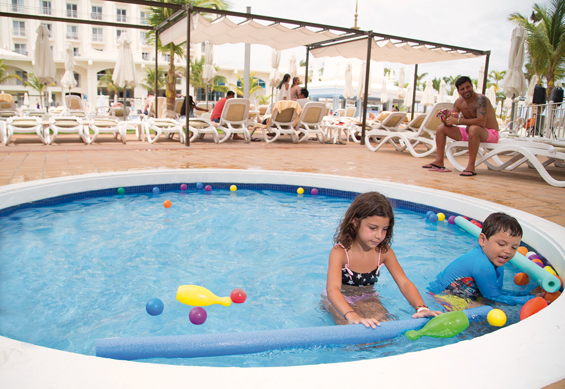 Hotel-Riu-Palace-Aruba-Piscina-1