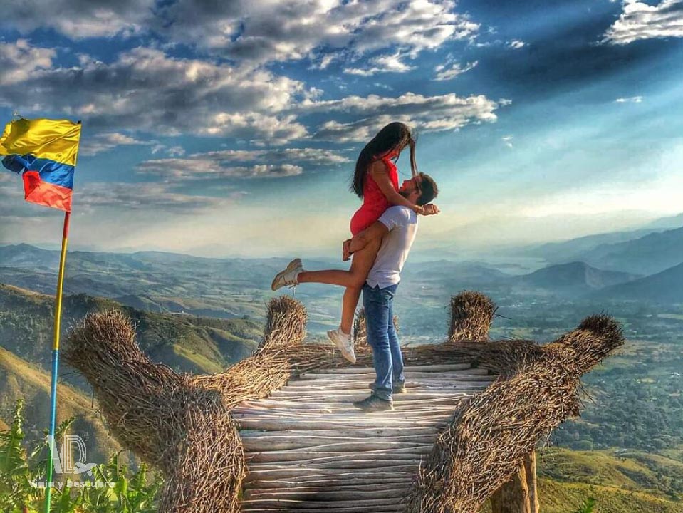 Mano-Gigante-Huila-Colombia3_jX8wZPb_rMQD0tc_q0hqE6P_upIJAPA_3GN6HFd_PYhJ0gQ_X0OWaL_2UUocEf