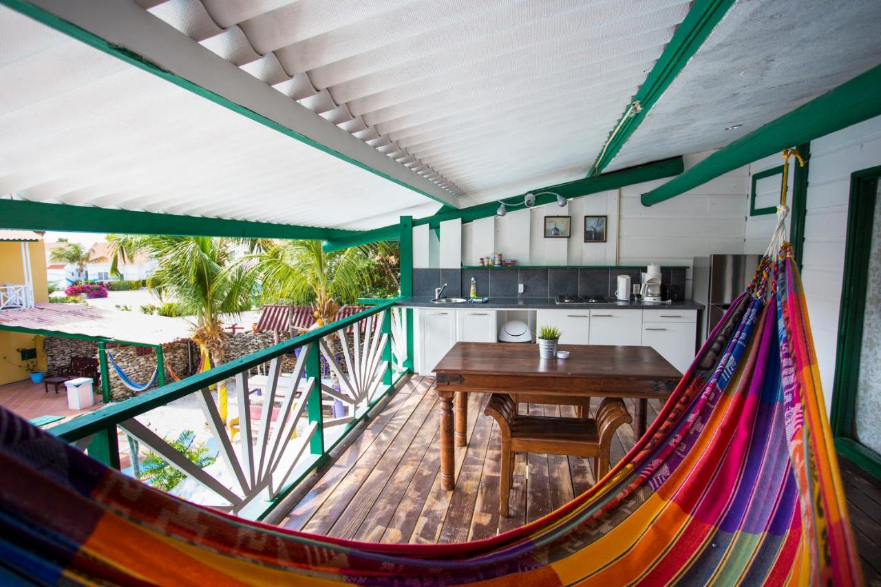 rancho-el-sobrino-curacao-balcon-con-hamaca