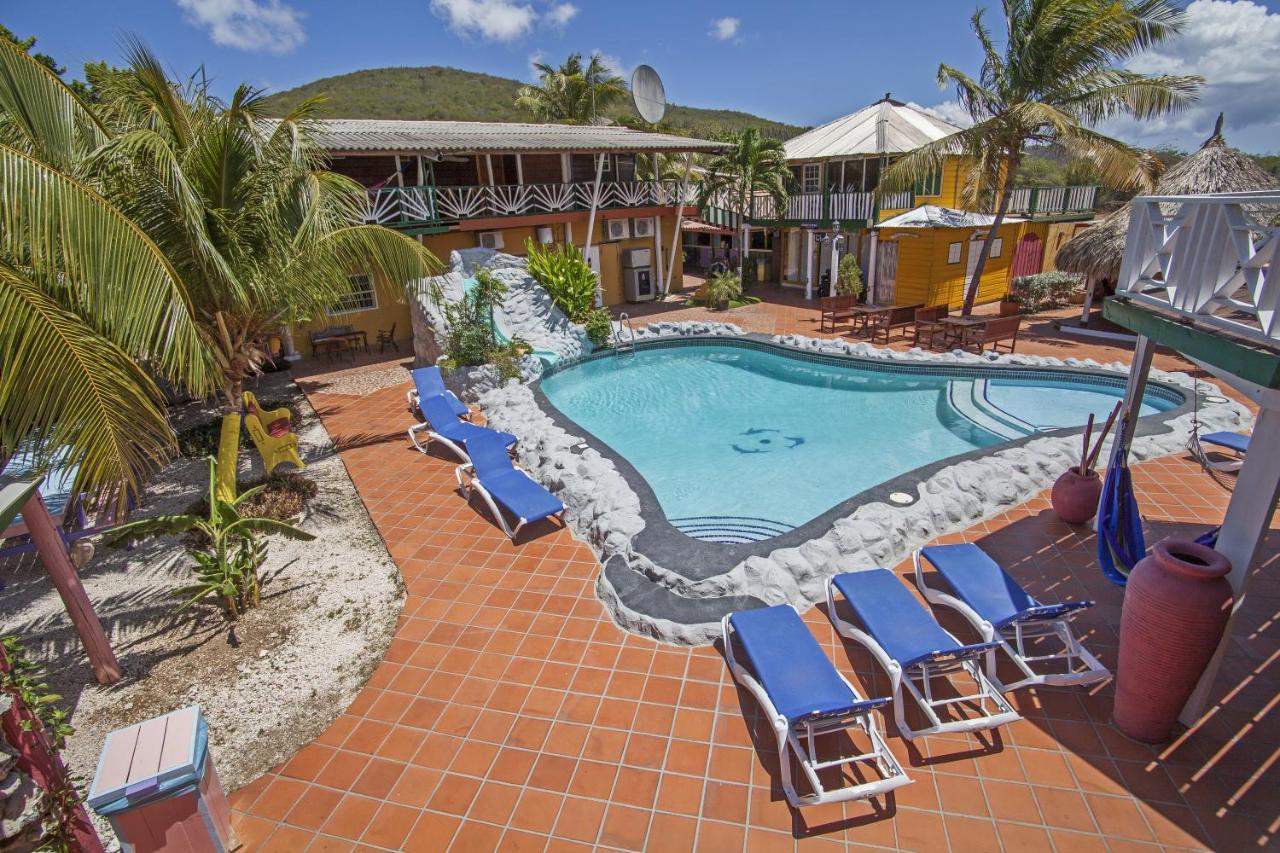 rancho-el-sobrino-curacao-piscina