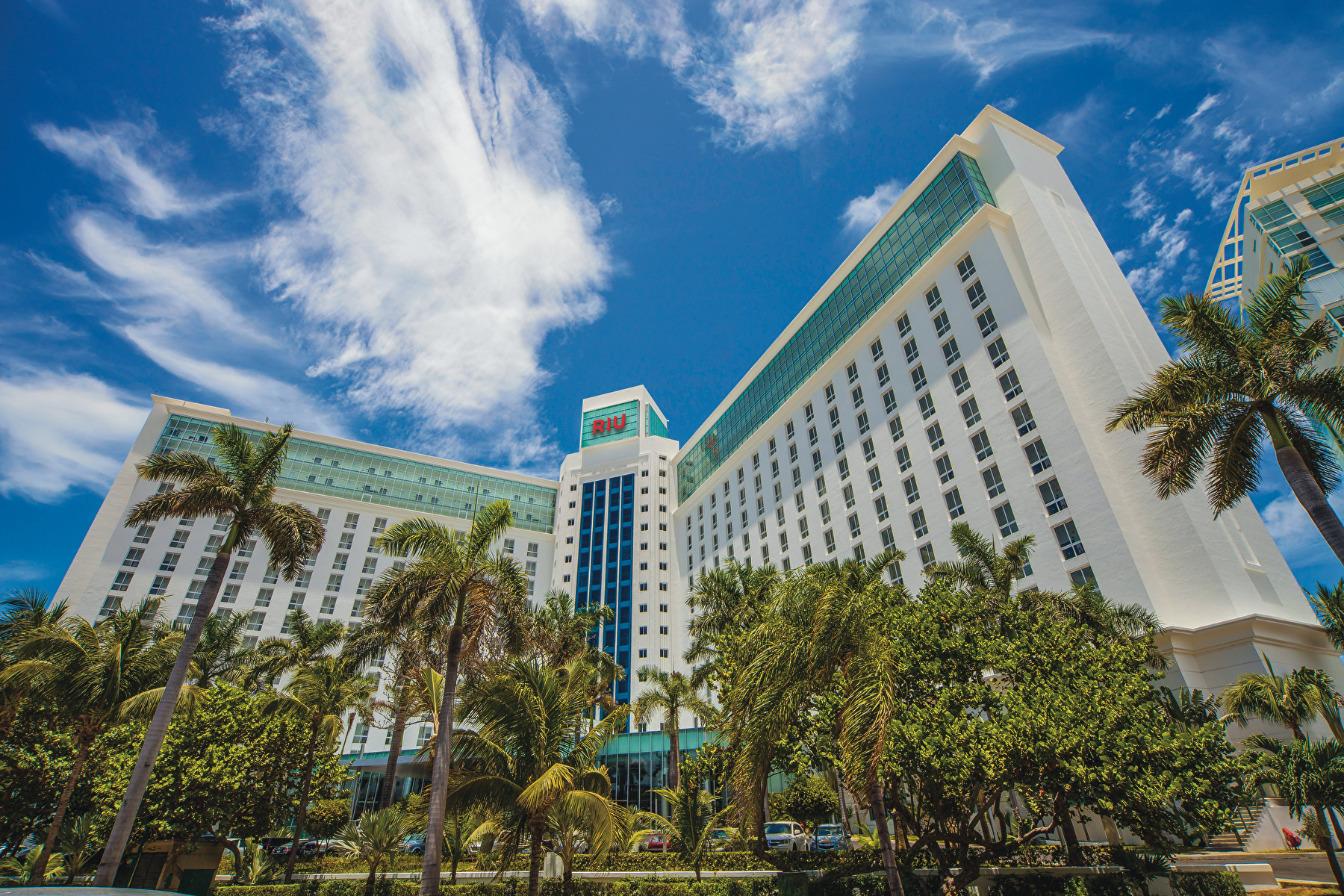 hotel-riu-cancun-fachada