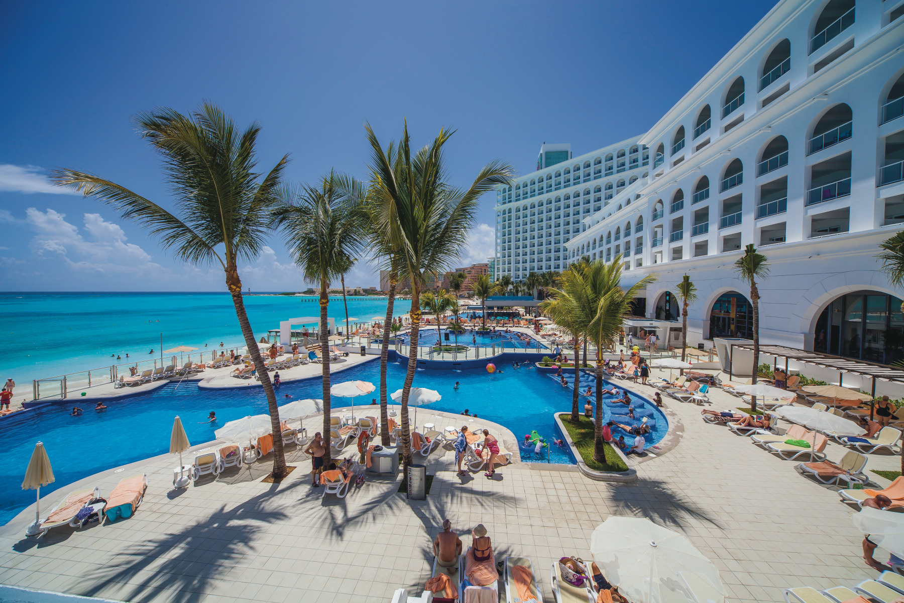 hotel-riu-cancun-piscina