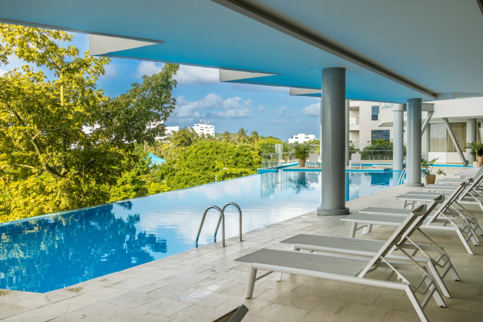 hotel-grand-sirenis-san-andres-piscina