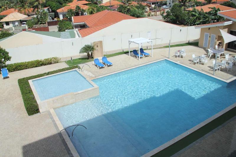 arubas-life-residences-aruba-piscina