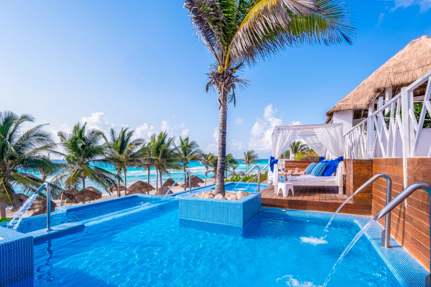 hotel-grand-oasis-cancun-piscina-con-bar