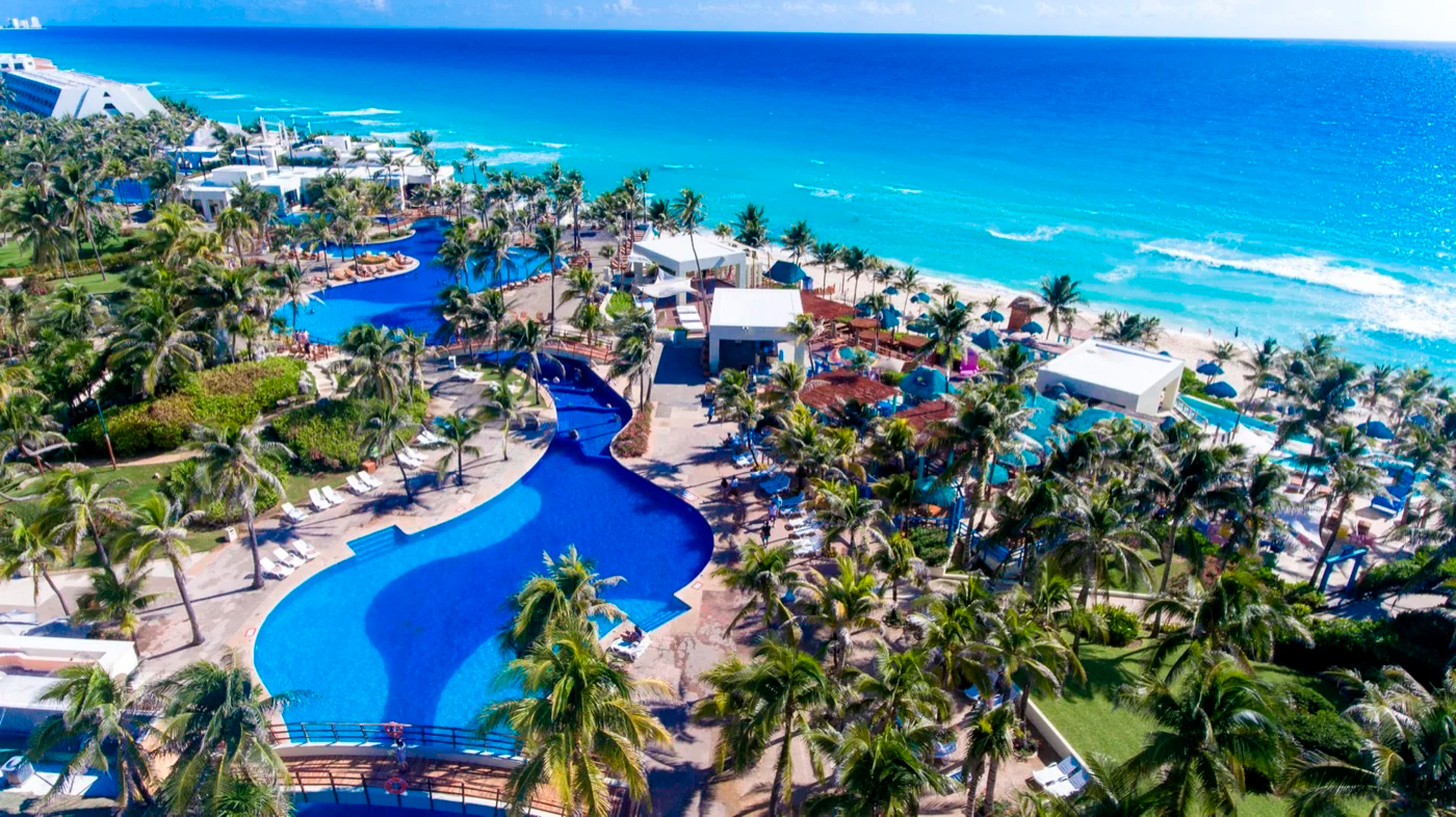 hotel-grand-oasis-cancun-piscina