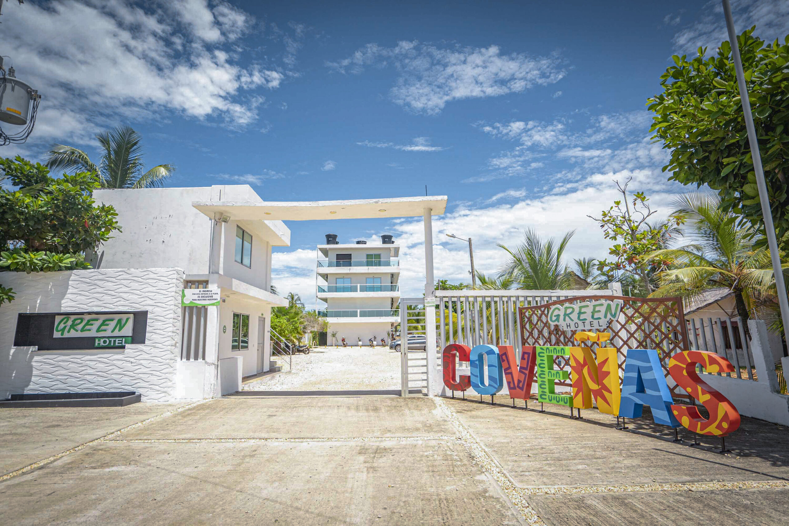 hotel-green-covenas-fachada-entrada