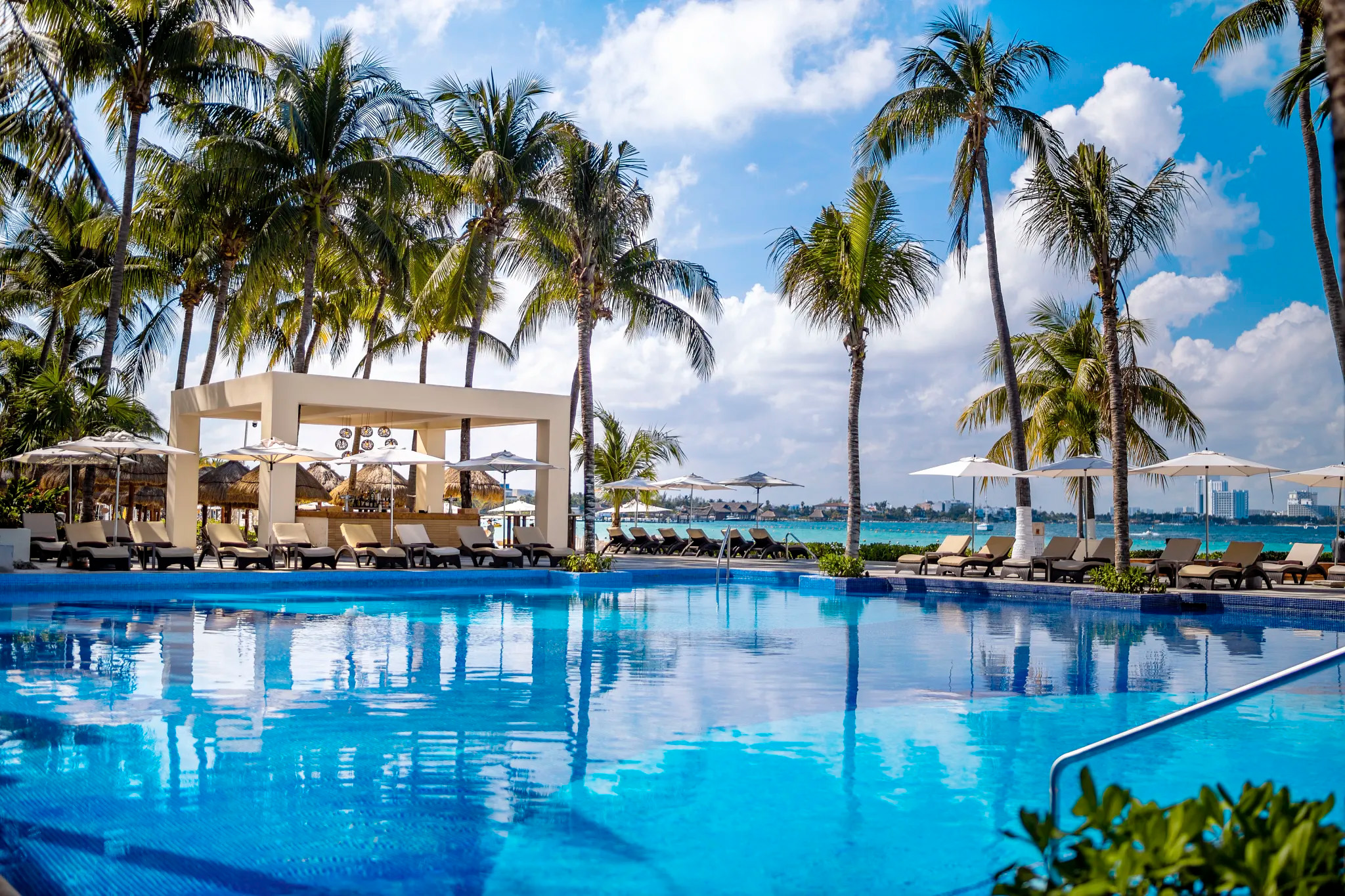 hotel-dreams-sands-cancun-piscina-con-